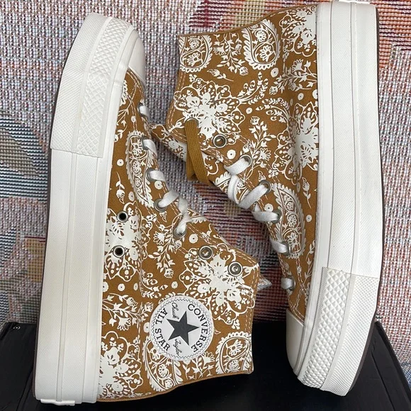 Converse WMNS 572541C
CTAS LIFT HI
WHEAT/EGRET/BLACK SNEAKERS - PLATFORMS - Picture 12 of 16